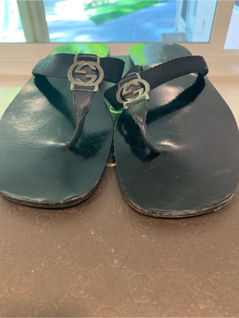 Gucci Black Leather Thong Sandals with Silver Double G